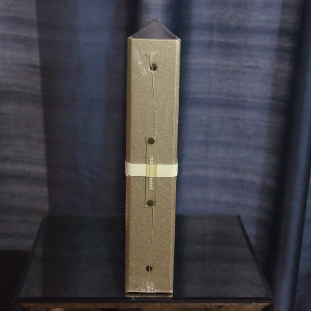 russell+hazel Signature 3-Ring Binder - Picture 2 of 2